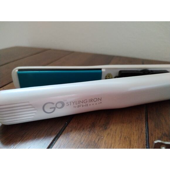 GO Styling Iron – 1″ Tourmaline Flat Iron Tested / Working - Picture 1 of 5